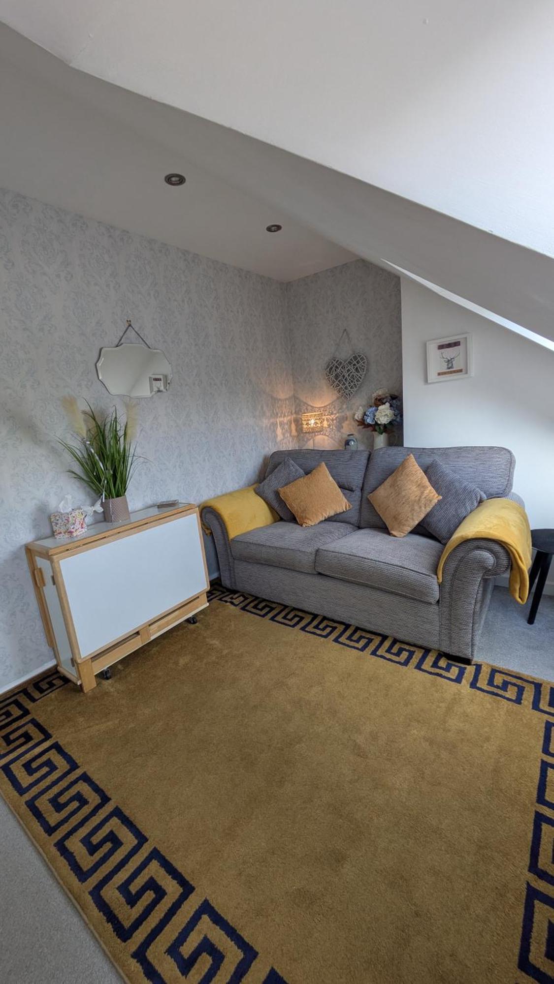 Village Life- Private Attic Suite - Living Room, Bedroom And Bathroom Newtown St Boswells Exterior foto