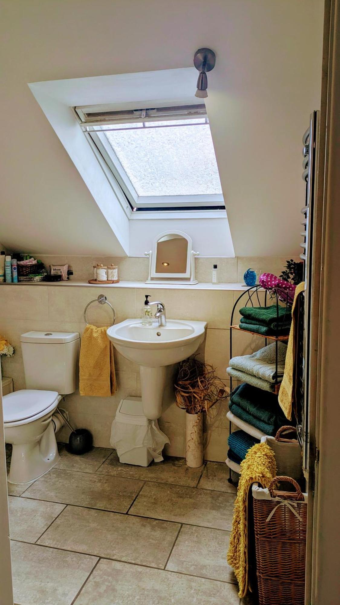 Village Life- Private Attic Suite - Living Room, Bedroom And Bathroom Newtown St Boswells Exterior foto